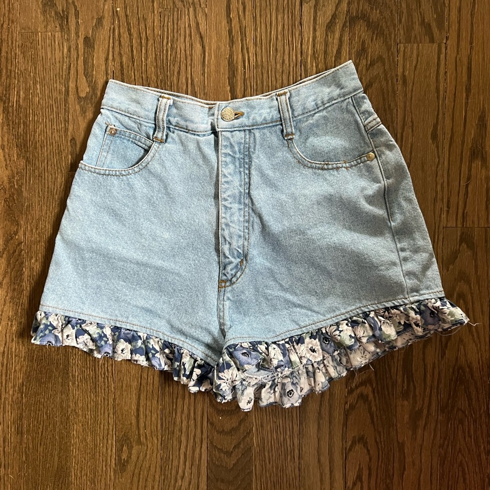 Vintage 90’s High Waist Concept & Design Shorts